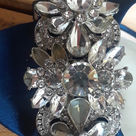 Shoes - Picture 3 of 9